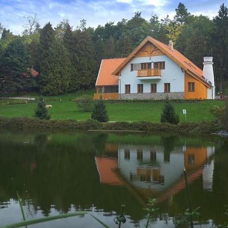 Aliret Vadaszhaz Ságvár Exteriör bild