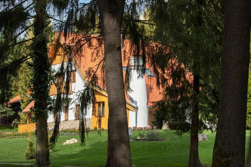 Aliret Vadaszhaz Ságvár Exteriör bild