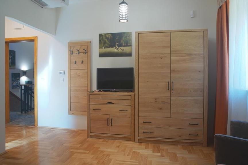 Aliret Vadaszhaz Ságvár Exteriör bild