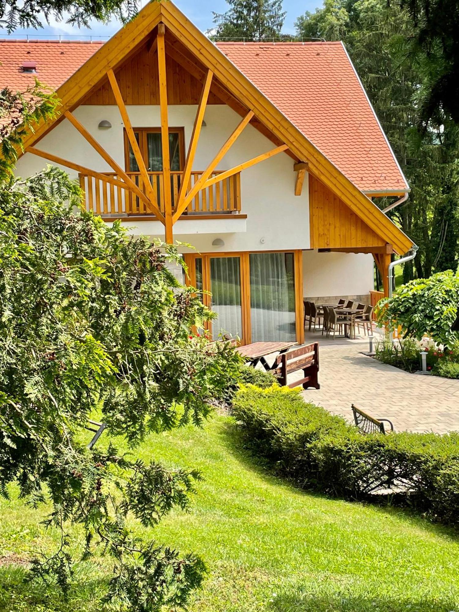 Aliret Vadaszhaz Ságvár Exteriör bild